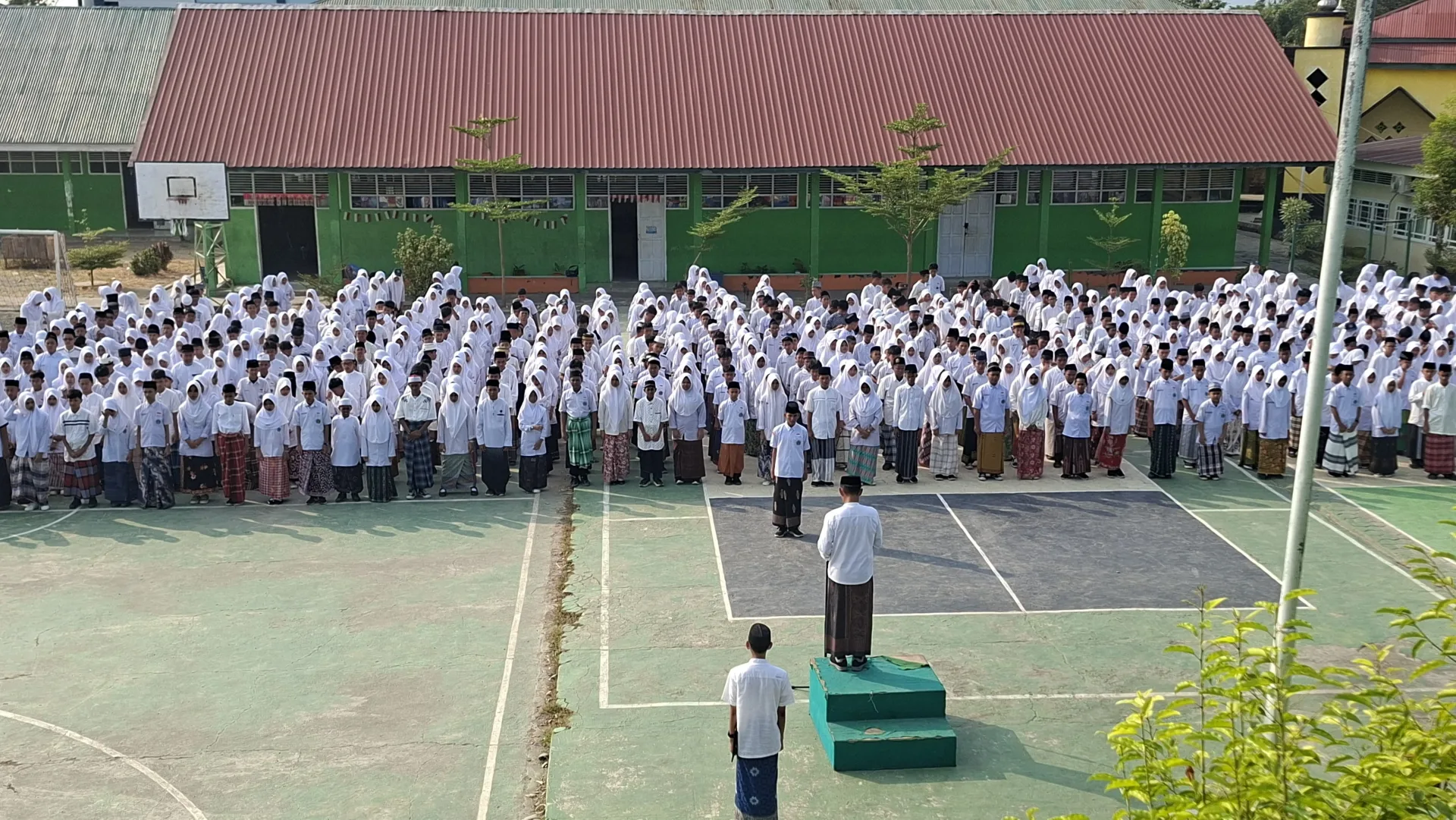 Ribuan Siswa MTSN Kota Palopo Satukan Semangat di Hari Santri Nasional 2026
