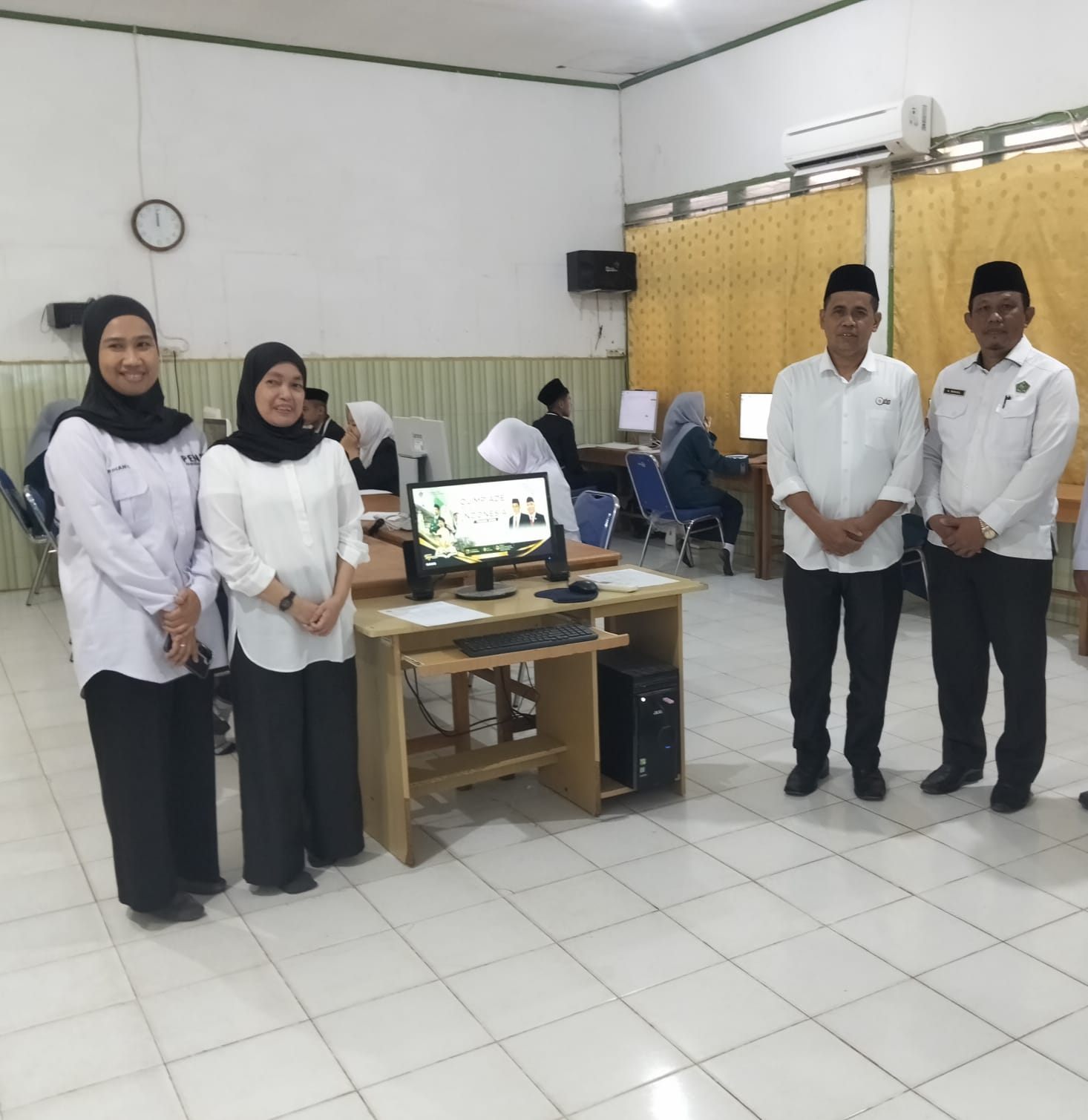 Kepala Kantor Kementerian Agama Kota Palopo, Meninjau Pelaksanaan OMI 2026 Di MTSN Kota Palopo