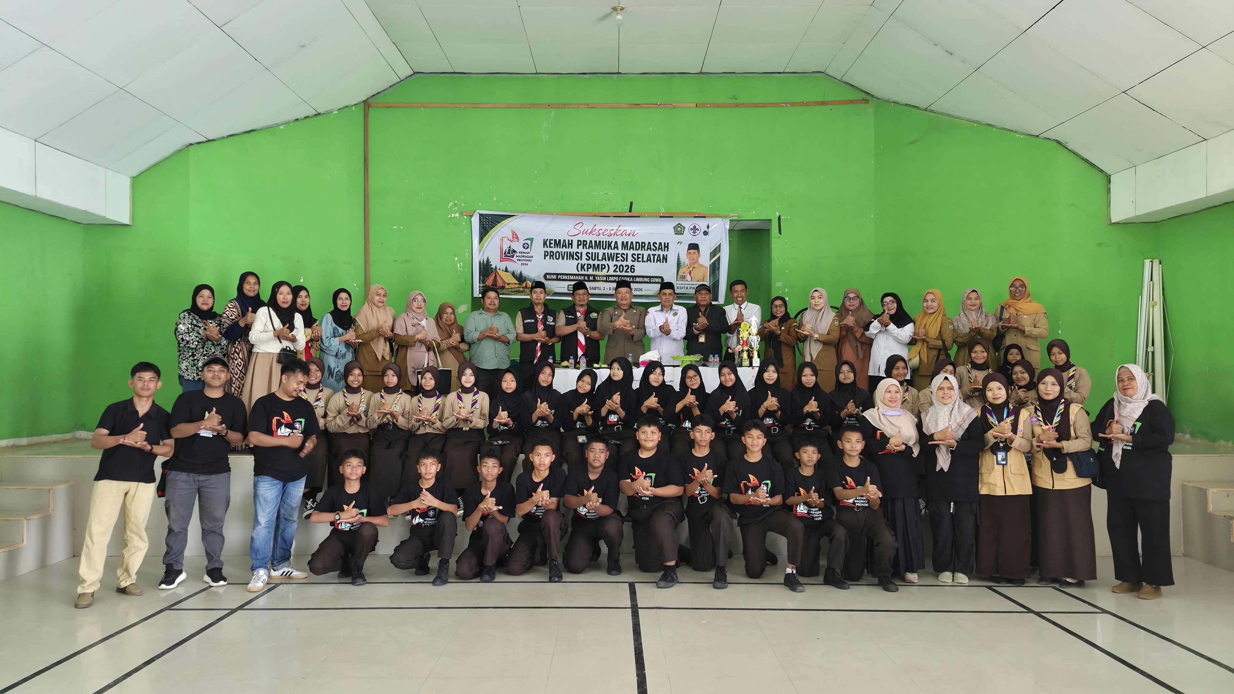 Kontingen  MTSN Kota Palopo di lepas Oleh wali Kota Palopo