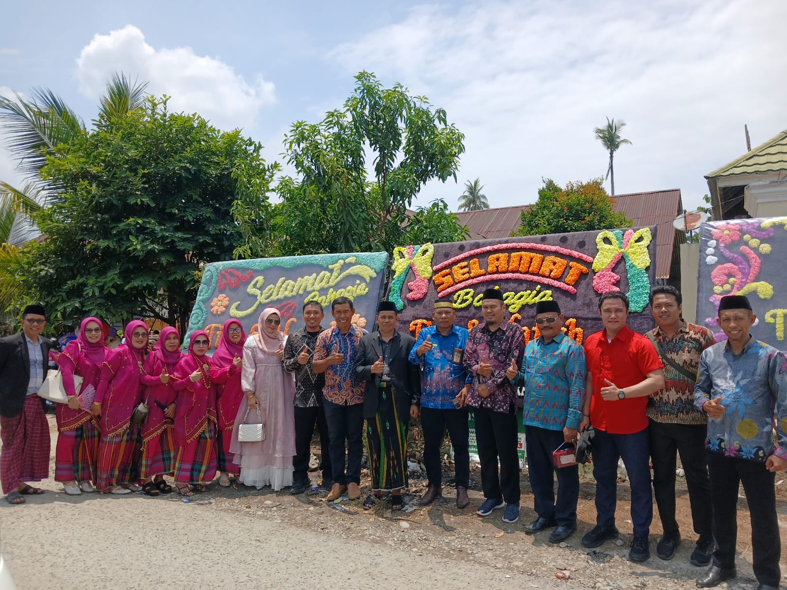 Rombongan Guru dan Staf MTSN Palopo Turut Dalam Rombongan  Pengantar