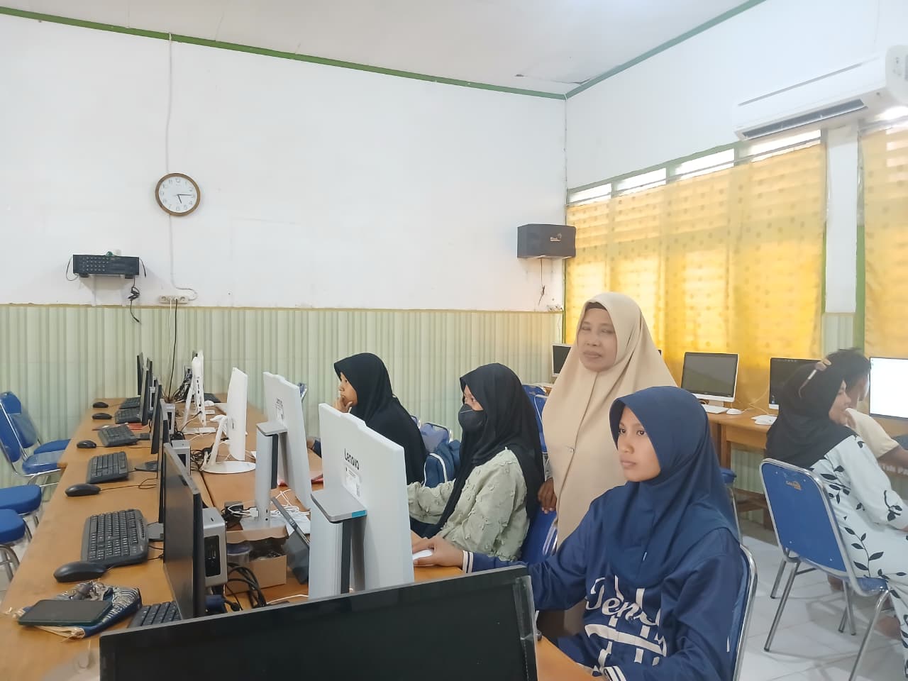Sembilan Siswa MTSN Kota Palopo Mengikuti Simulasi Olimpiade Madrasah Indonesia 2026